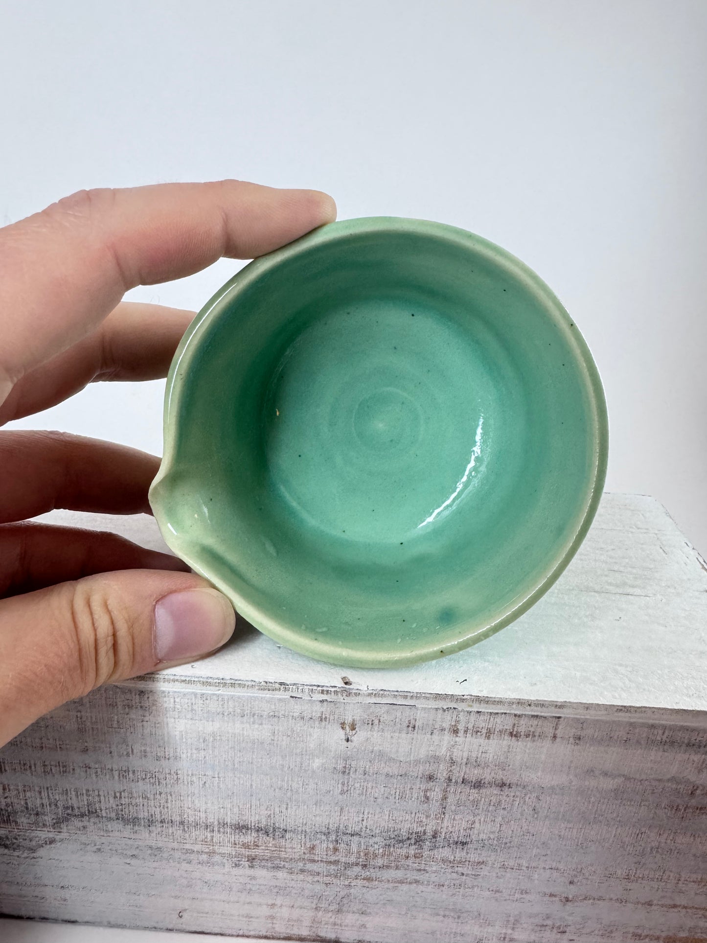 Jiji 4oz Spout Bowl