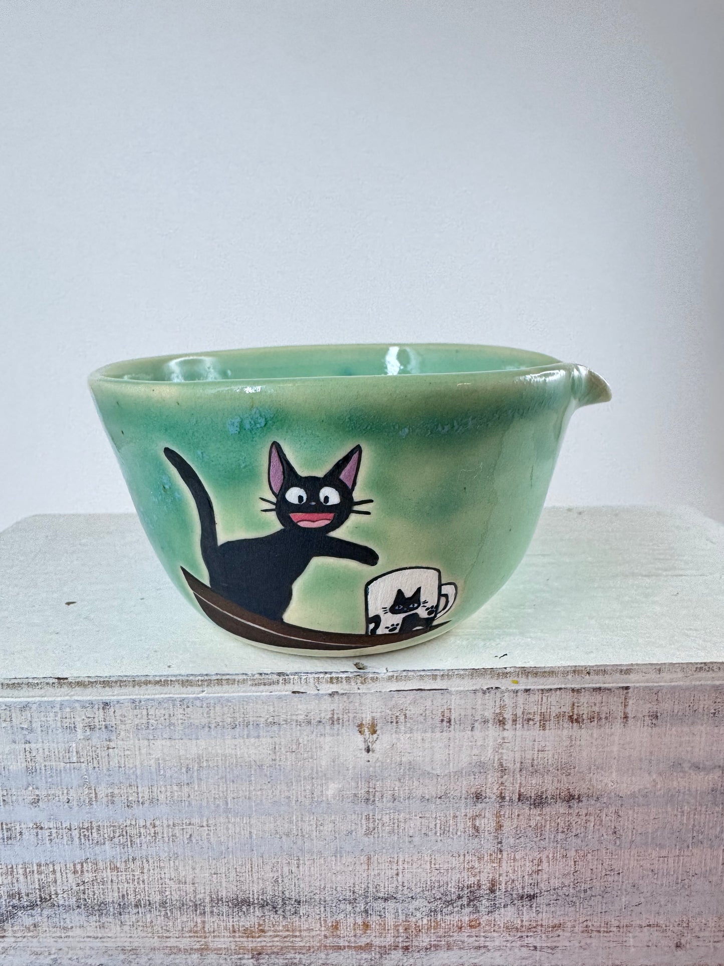 Jiji 4oz Spout Bowl